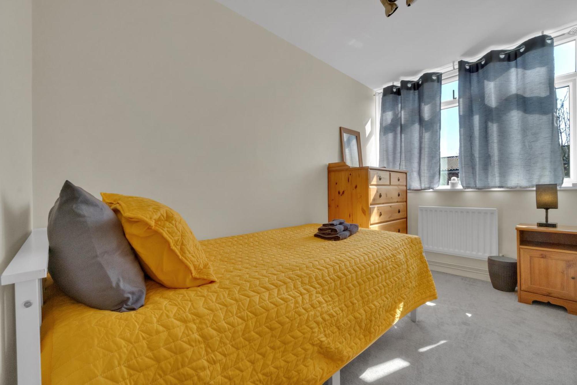 Spacious 9-Person Stay With Free Parking In London Apartment *